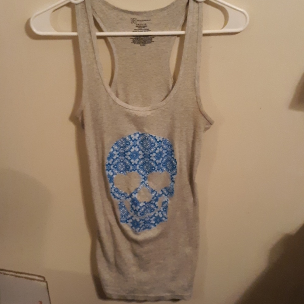 Cute gray tank with large Blue skull